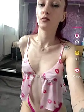 Snapshot of Roxyfoxyyy chatting on June 3, 2026, 6:16 am Roxyfoxyyy online show from June 3, 2026, 6:16 am
