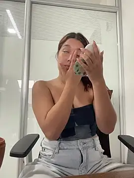 Emily Harpeer online show from March 26, 2026, 11:49 am