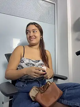 Emily Harpeer online show from April 18, 2026, 11:36 am