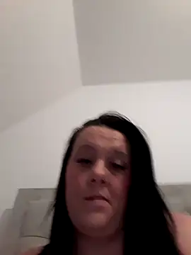 Snapshot of louisa36 chatting on February 11, 2026, 10:15 pm louisa36 online show from February 11, 2026, 10:15 pm