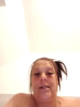 Snapshot of louisa36 chatting on April 26, 2026, 9:56 pm louisa36 online show from April 26, 2026, 9:56 pm