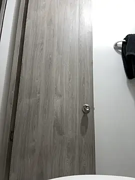 RachelWeisz  online show from April 1, 2026, 10:05 am