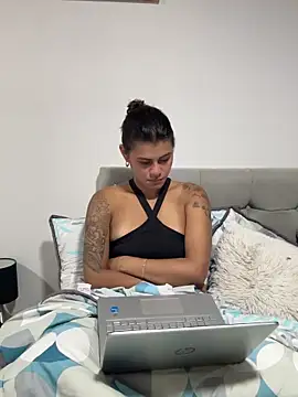 RachelWeisz  online show from April 19, 2026, 11:09 am