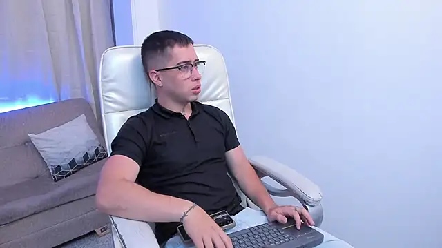 Tommas Jhonson online show from April 5, 2026, 3:47 am