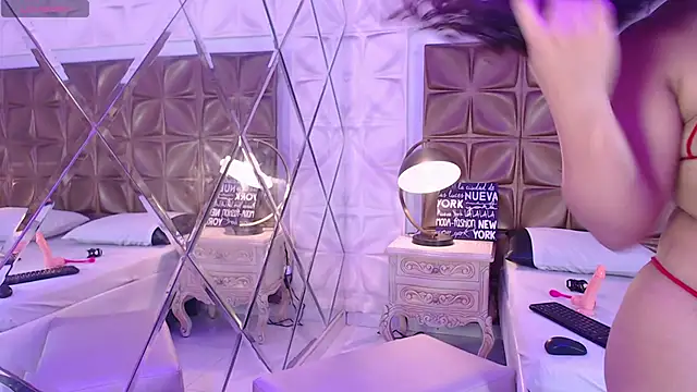 LunaJohns online show from April 15, 2026, 12:34 pm