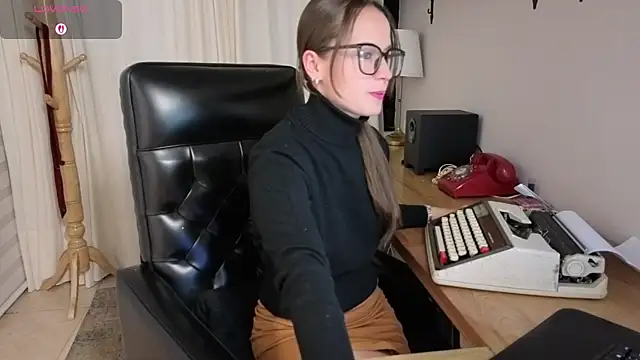Snapshot of kate_thompson_ chatting on May 2, 2026, 11:04 am kate thompson online show from May 2, 2026, 11:04 am