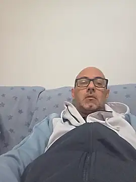 pareja47 online show from February 17, 2026, 9:06 am