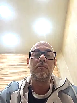 pareja47 online show from April 6, 2026, 1:56 pm