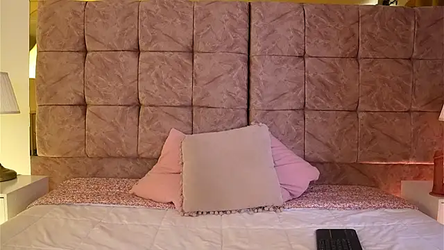 EmmaClark   online show from April 3, 2026, 1:20 pm