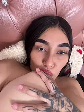 Mia  Starxxx online show from February 26, 2026, 9:47 pm