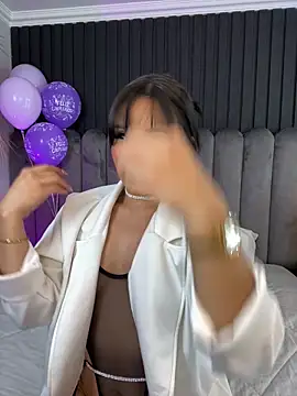 Nanda vixen  online show from March 27, 2026, 12:27 am