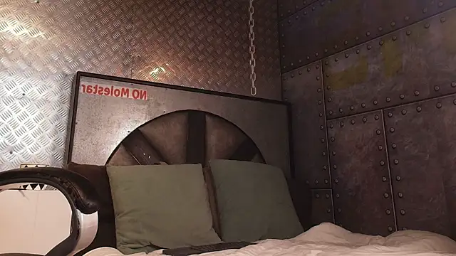 ItsZairen online show from February 12, 2026, 3:45 am