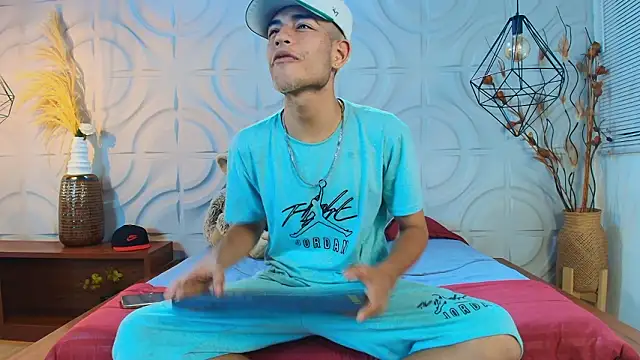 ItsZairen online show from March 25, 2026, 3:45 am