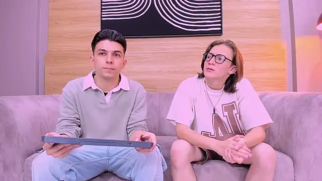 close friends online show from May 27, 2026, 7:55 pm