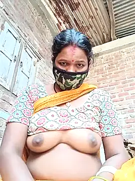 Snapshot of Kirti_sacsena chatting on April 27, 2026, 10:35 am Kirti sacsena online show from April 27, 2026, 10:35 am