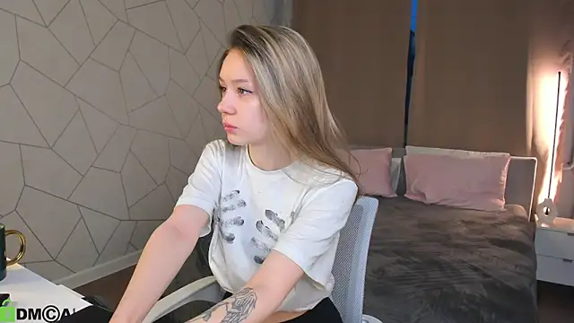 Mini Allice online show from February 12, 2026, 1:22 am