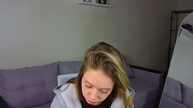 Mini Allice online show from February 20, 2026, 1:02 am