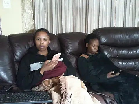 Caramel-Diva online show from April 13, 2026, 6:52 am