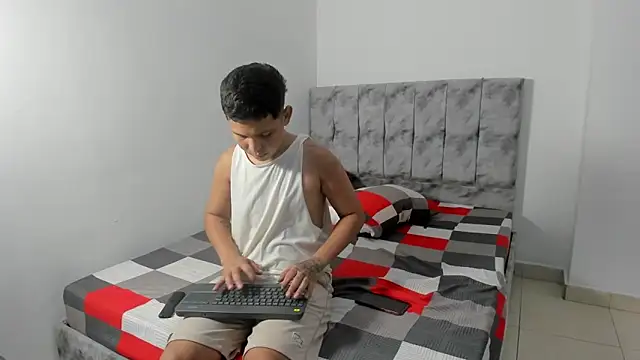 Snapshot of maykyboyx chatting on March 3, 2026, 11:21 pm maykyboyx online show from March 3, 2026, 11:21 pm