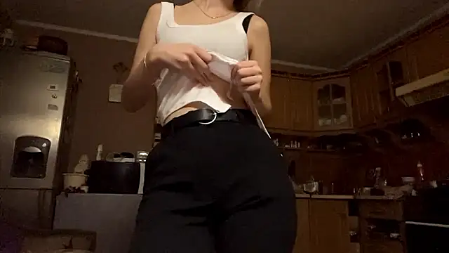 Snapshot of CharmingBlonde chatting on March 3, 2026, 6:14 pm CharmingBlonde online show from March 3, 2026, 6:14 pm