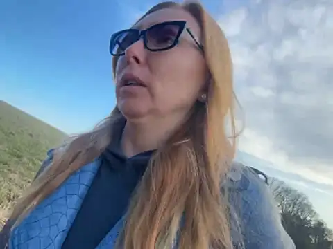 Snapshot of JenyJanys chatting on March 3, 2026, 4:02 pm JenyJanys online show from March 3, 2026, 4:02 pm