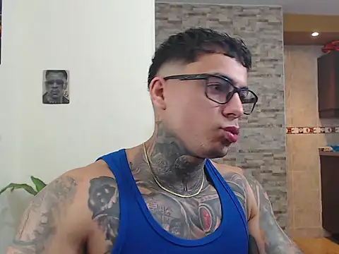 maxstrom111 online show from February 11, 2026, 1:16 pm