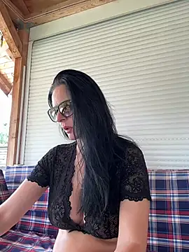 Snapshot of MiriamDelyn chatting on June 1, 2026, 12:29 pm MiriamDelyn online show from June 1, 2026, 12:29 pm
