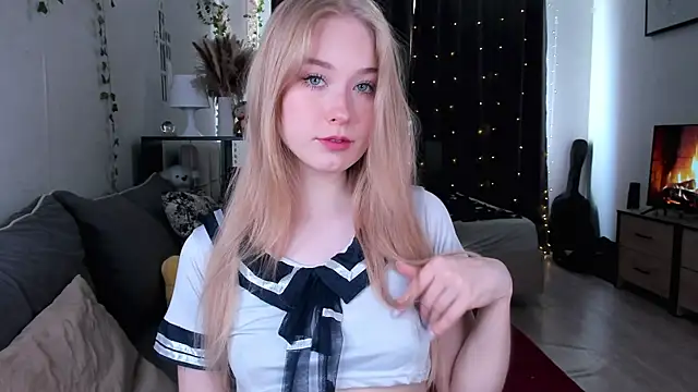 AmyLouWood online show from July 20, 2026, 11:34 am