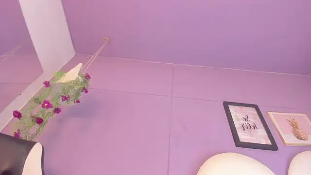 luna bradley  online show from March 7, 2026, 12:46 pm