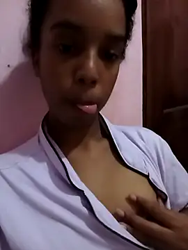 Roxilover online show from February 9, 2026, 2:37 am