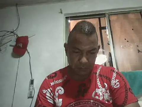 Snapshot of Quillero18 chatting on May 20, 2026, 8:37 pm Quillero18 online show from May 20, 2026, 8:37 pm