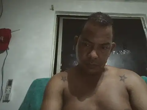 Snapshot of Quillero18 chatting on June 1, 2026, 3:52 am Quillero18 online show from June 1, 2026, 3:52 am