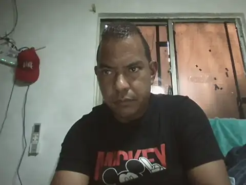 Snapshot of Quillero18 chatting on June 4, 2026, 3:07 pm Quillero18 online show from June 4, 2026, 3:07 pm