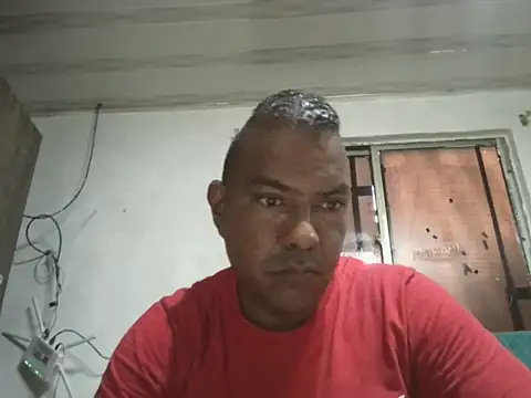 Snapshot of Quillero18 chatting on July 1, 2026, 2:29 pm Quillero18 online show from July 1, 2026, 2:29 pm