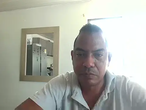 Snapshot of Quillero18 chatting on July 28, 2026, 2:46 pm Quillero18 online show from July 28, 2026, 2:46 pm