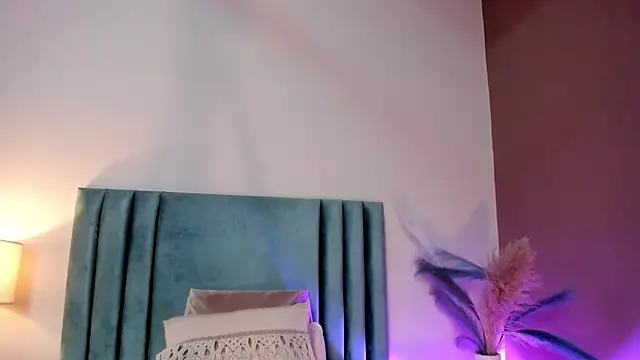 AndraCyruss online show from February 21, 2026, 12:22 am