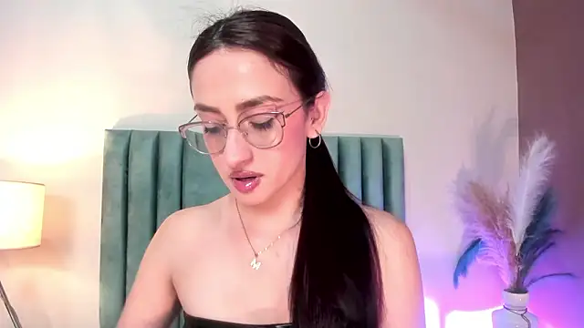 AndraCyruss online show from March 12, 2026, 12:17 am