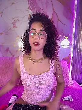 Woo isDaphne online show from March 4, 2026, 11:00 pm