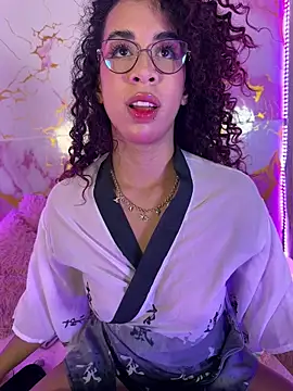 Woo isDaphne online show from March 7, 2026, 11:02 pm