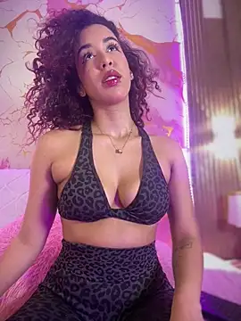 Woo isDaphne online show from March 25, 2026, 11:00 pm