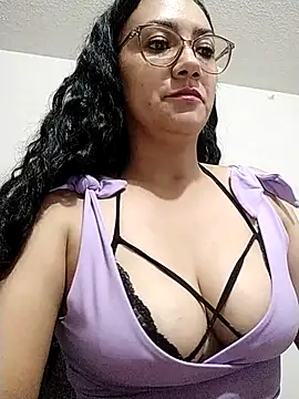 Salma-sweet online show from March 4, 2026, 2:17 am