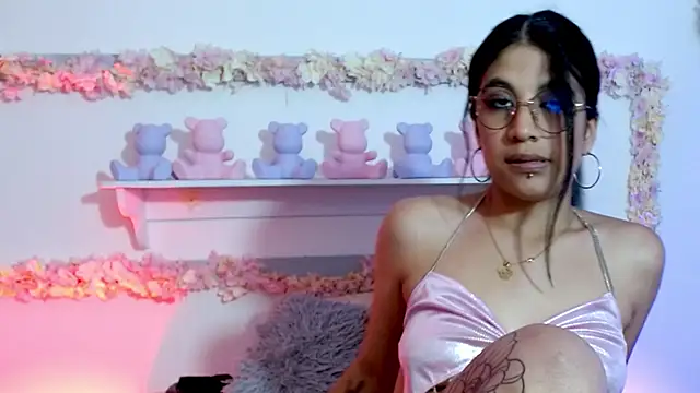 sharlotaustral18 online show from February 17, 2026, 4:20 am