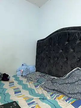 two cam latin online show from February 25, 2026, 4:33 am