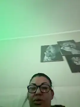 Snapshot of trombaio chatting on May 1, 2026, 10:25 pm trombaio online show from May 1, 2026, 10:25 pm