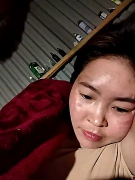 Yiyoongg online show from February 19, 2026, 2:35 pm