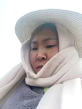 Yiyoongg online show from March 21, 2026, 2:16 am