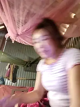 Yiyoongg online show from April 12, 2026, 12:04 am