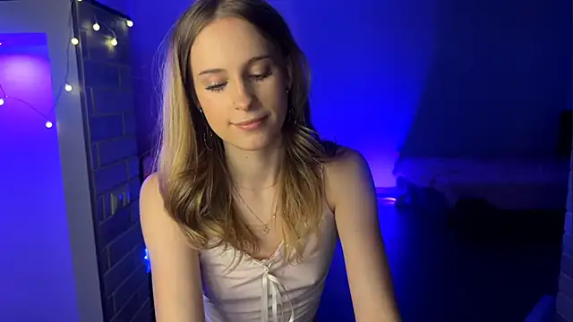 Snapshot of amily_sunray chatting on June 16, 2026, 7:05 pm amily sunray online show from June 16, 2026, 7:05 pm