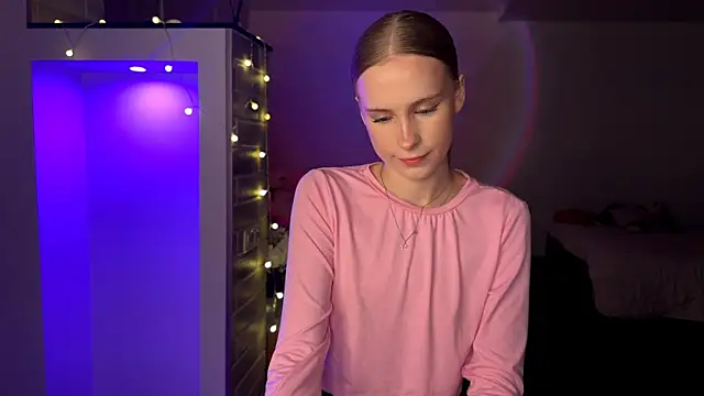 Snapshot of amily_sunray chatting on July 13, 2026, 4:54 pm amily sunray online show from July 13, 2026, 4:54 pm