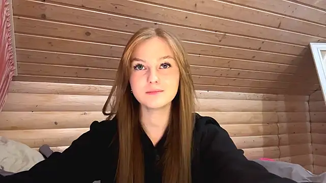 TessSamul online show from April 23, 2026, 7:38 pm